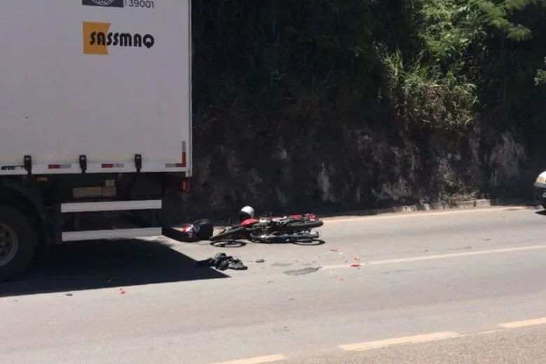 Trevo de Caeté: mulher morre em colisão na BR-381 Trevo de Caeté: mulher morre em colisão na BR-381
