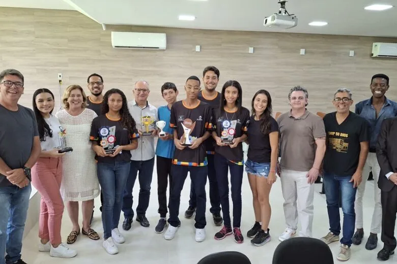 Estudantes de João Monlevade buscam apoio para participar do mundial de robótica na Coreia do Sul