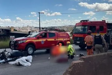 Acidente grave no Anel Rodoviário de BH deixa motociclista morto e mulher ferida