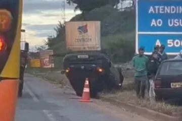 Acidente com capotagem na BR-040 deixa uma mulher ferida em Contagem
