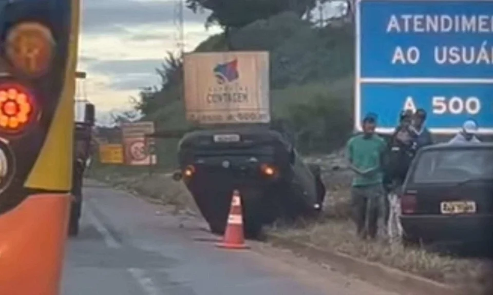 Acidente com capotagem na BR-040 deixa uma mulher ferida em Contagem