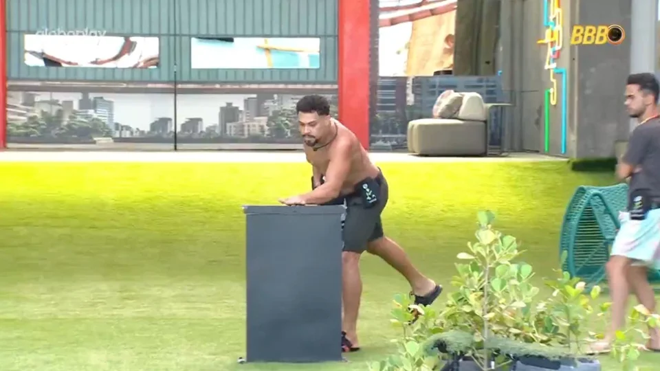 Vinícius aperta "botão misterioso" no "BBB 25" e enfrenta consequências