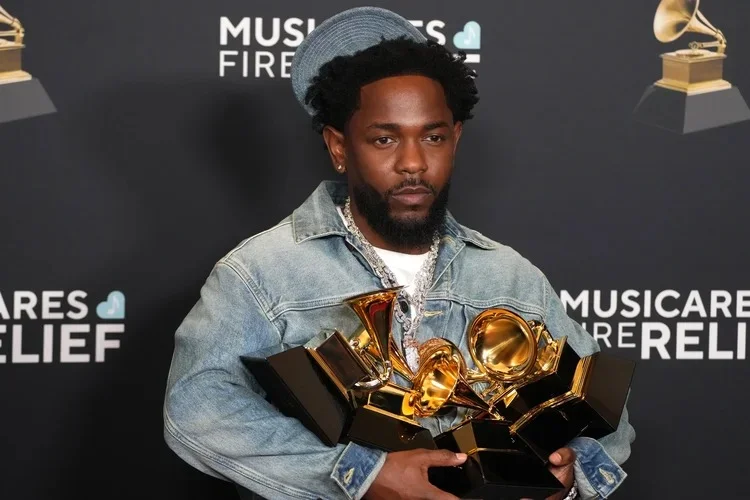 ‘Treta’ com Drake inspirou Kendrick Lamar a fazer música que ganhou cinco prêmios no Grammy