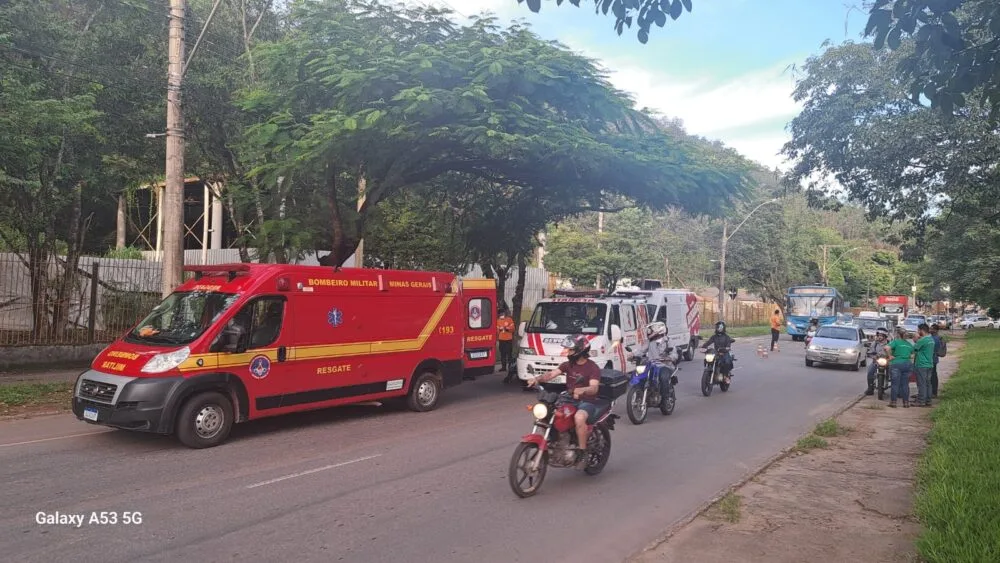 Atropelamento deixa duas pessoas feridas na avenida Getúlio Vargas, em João Monlevade