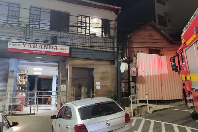 Incêndio em churrasqueira do Restaurante Varanda mobiliza bombeiros em Itabira