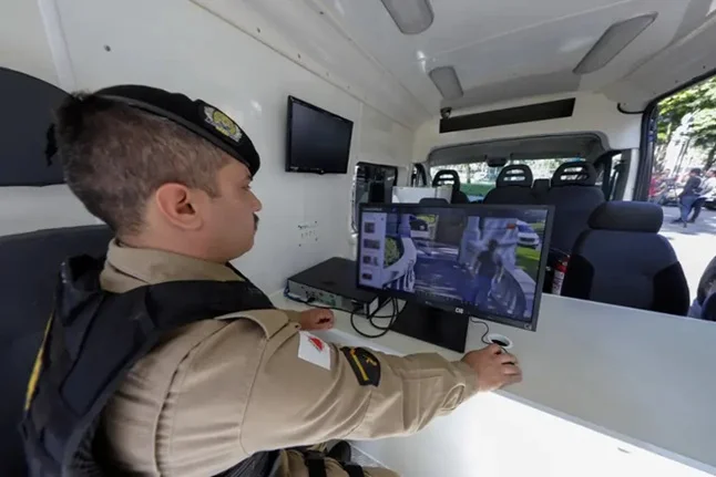 Polícia Militar usará câmeras com reconhecimento facial em drones no Carnaval de BH Polícia Militar usará câmeras com reconhecimento facial em drones no Carnaval de BH