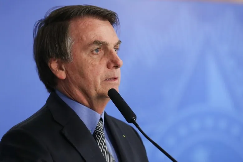 Bolsonaro diz em evento que “não sairá do Brasil por ser investigado”