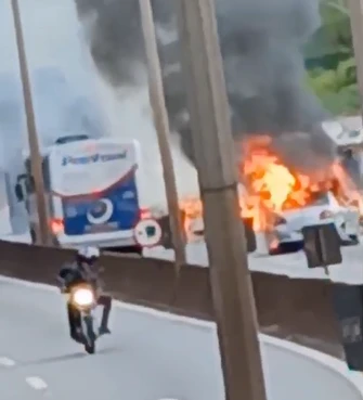 Rodovia BR-381 é fechada após incêndio em veículo e suspeita de assaltos