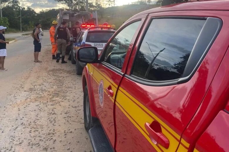 Em Nova Serrana, populares salvam homem de ser enterrado vivo