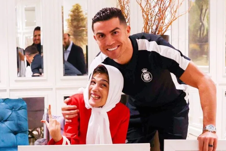 Cristiano Ronaldo evita o Irã e chibatadas por causa de beijo em fã