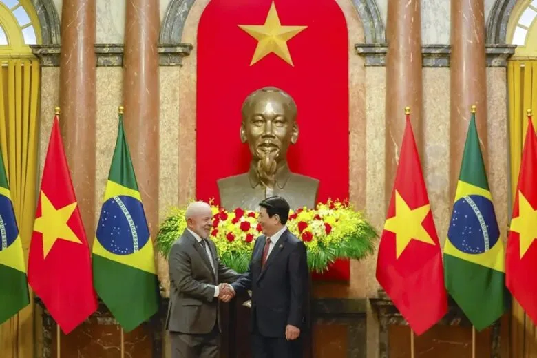 Lula discute acordo sobre carne bovina, aviação e Brics no Vietnã