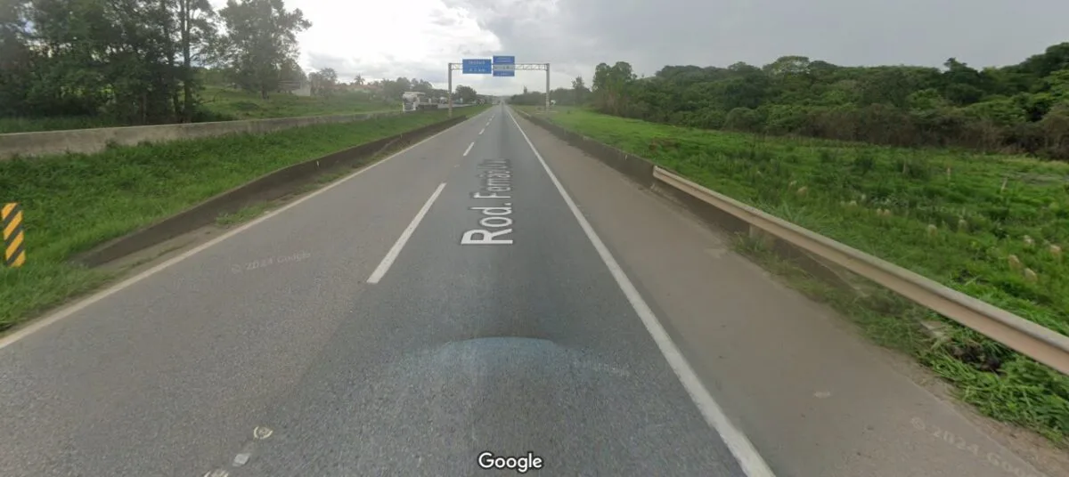 BR-381: carreta tomba na Fernão Dias e deixa um morto; rodovia registra grande congestionamento