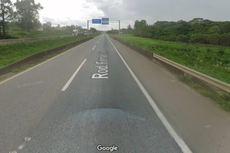 BR-381: carreta tomba na Fernão Dias e deixa um morto; rodovia registra grande congestionamento BR-381: carreta tomba na Fernão Dias e deixa um morto; rodovia registra grande congestionamento