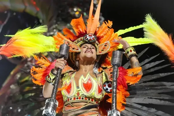 Ancestralidade domina a segunda noite de desfiles no Sambódromo do Rio de Janeiro