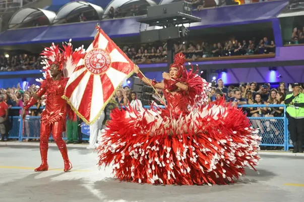 Ancestralidade domina a segunda noite de desfiles no Sambódromo do Rio de Janeiro