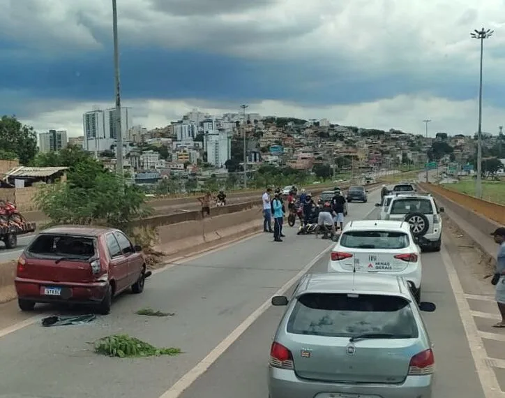 Acidente grave no Anel Rodoviário deixa motociclista ferido e causa congestionamento em Belo Horizonte