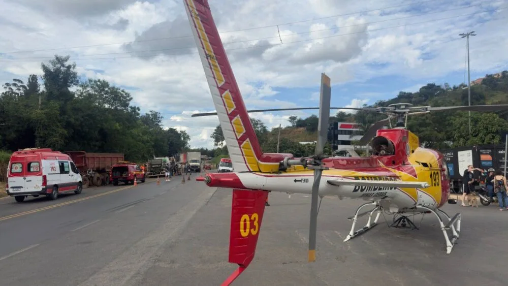 Colisão entre caminhões na BR-381 deixa motorista em estado grave e causa congestionamento