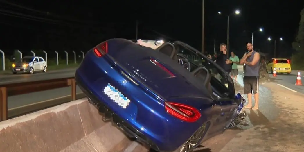 Porsche em alta velocidade causa acidente na BR-040, na Grande BH