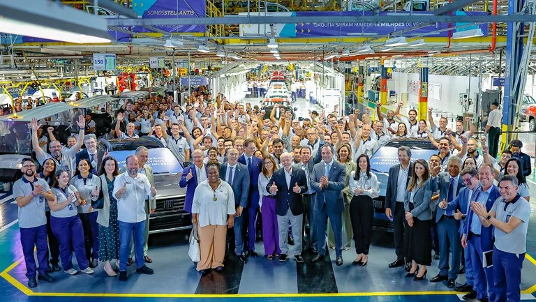 Lula inaugura centro da empresa automotiva Stellantis, o maior da América Latina, em Betim