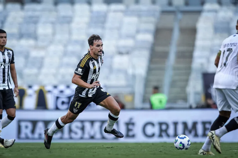 Igor Gomes fratura dedo e desfalca no Atlético-MG; Cuca pode poupar titulares na Sul-Americana