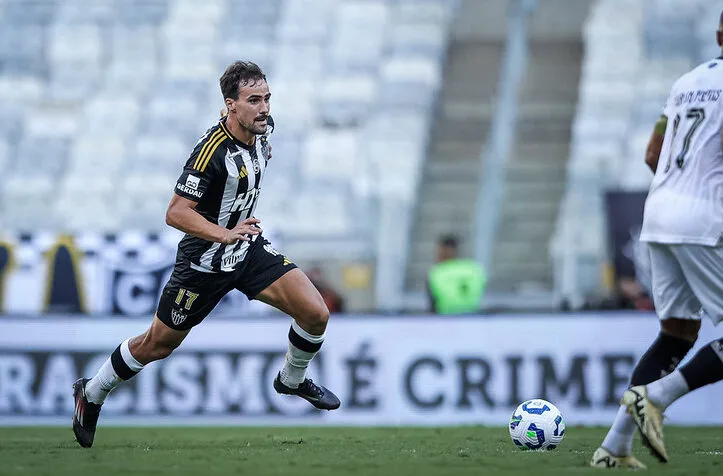 Igor Gomes fratura dedo e desfalca no Atlético-MG; Cuca pode poupar titulares na Sul-Americana