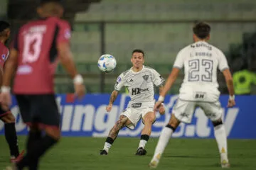 Mesmo sem jogar bem, Atlético empata com Caracas e mantém liderança do grupo na Sul-Americana