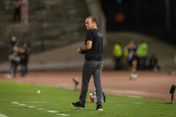 “O investimento é questionável”, diz Cuca sobre o elenco após empate do Atlético contra o Caracas
