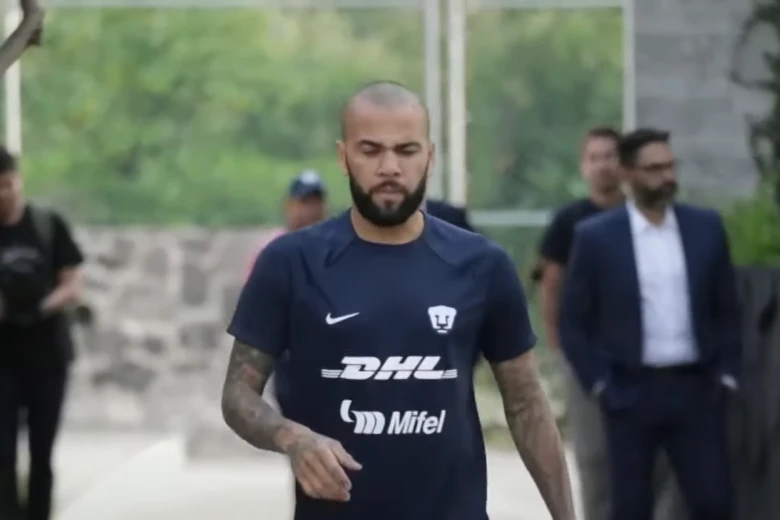 Daniel Alves vai processar o Pumas do México por danos morais e demissão sem justa causa
