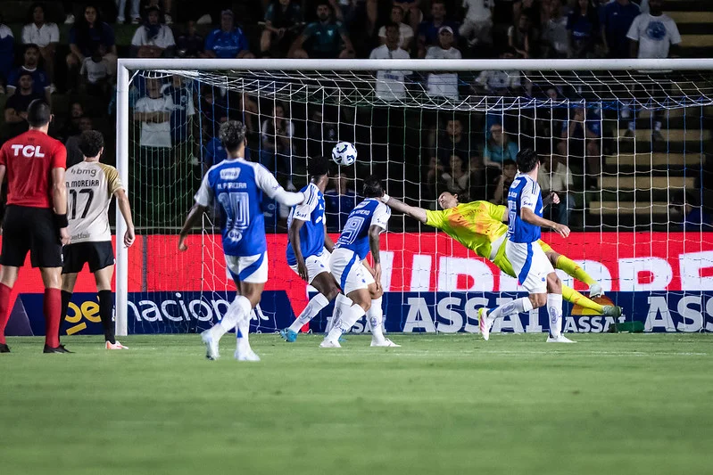 Cássio brilha em vitória do Cruzeiro contra o Vasco