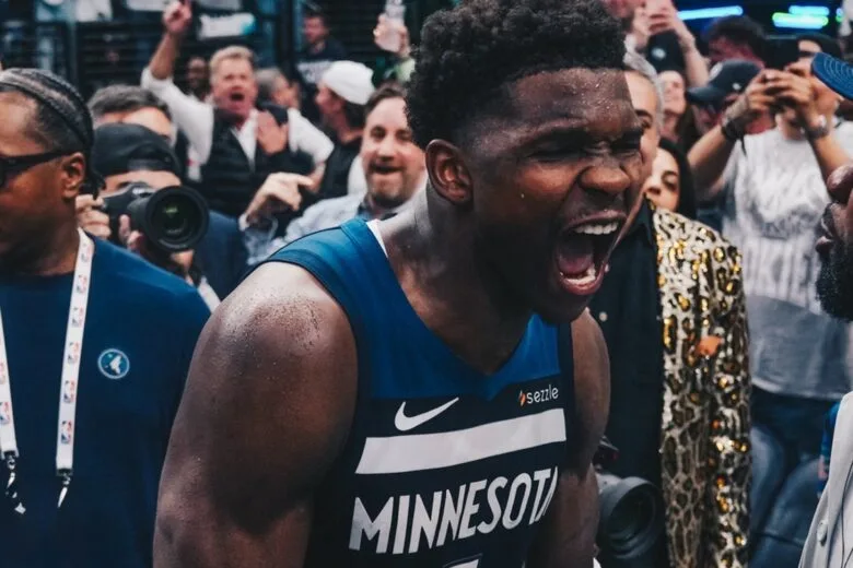 Edwards ofusca LeBron e Doncic, Lakers perdem mais uma e ficam perto da eliminação na NBA Edwards ofusca LeBron e Doncic, Lakers perdem mais uma e ficam perto da eliminação na NBA