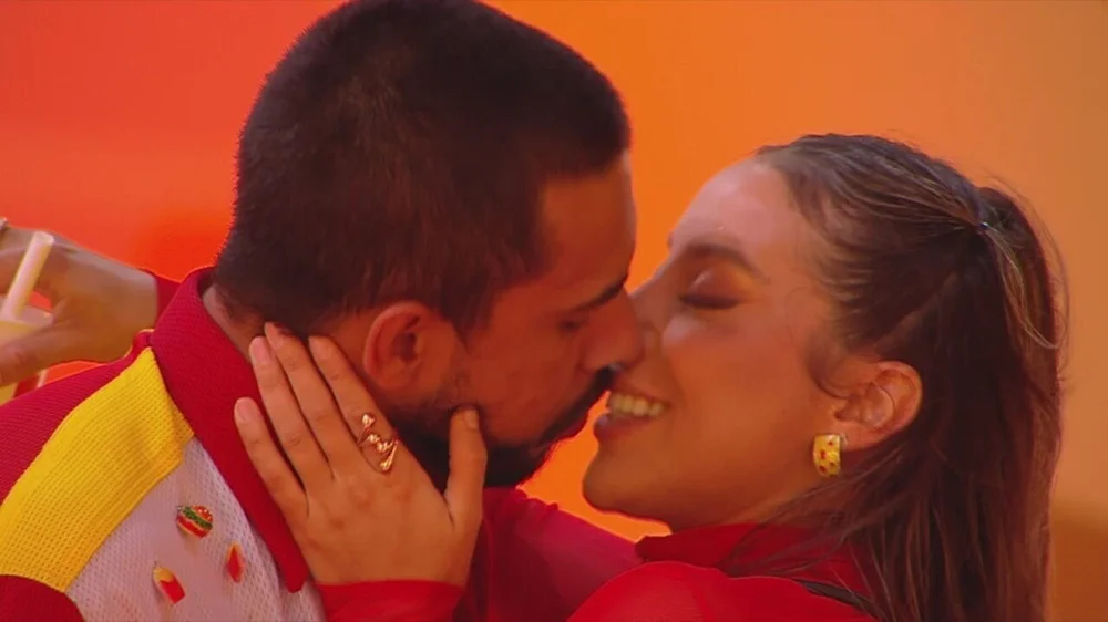 Maike e Renata tomam banho juntos; Diego e Vitória têm crise de riso; veja resumo da madrugada no "BBB 25"