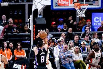 Dupla resolve e Sacramento Kings derruba Pistons em Detroit na NBA