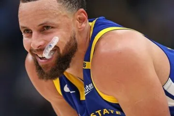 Curry faz 52 pontos, lidera vitória dos Warriors sobre Grizzlies e vive noite histórica na NBA