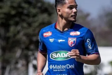 Valério anuncia Victor Hugo como reforço para a lateral direita