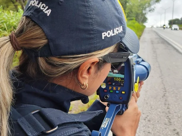 Semana Santa e Dia de Tiradentes: PRF flagra mais de 9 mil veículos com excesso de velocidade em Minas Gerais Semana Santa e Dia de Tiradentes: PRF flagra mais de 9 mil veículos com excesso de velocidade em Minas Gerais