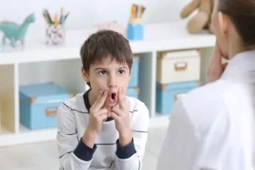 Muito antes de falar: o que o silêncio das crianças pode estar dizendo