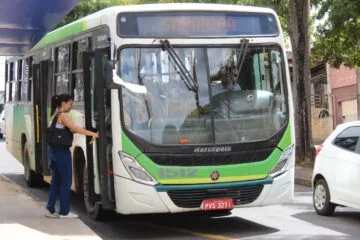 Itabira: motoristas protestam por paz com panos brancos amarrados nos retrovisores dos ônibus