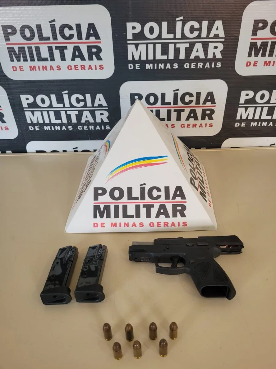 Adolescente é flagrado com pistola dentro de escola em Nova Era; arma pertencia ao pai