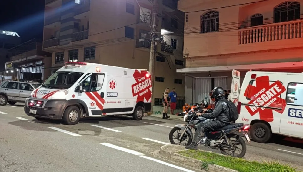 Colisão entre carro e moto deixa dois jovens feridos em João Monlevade