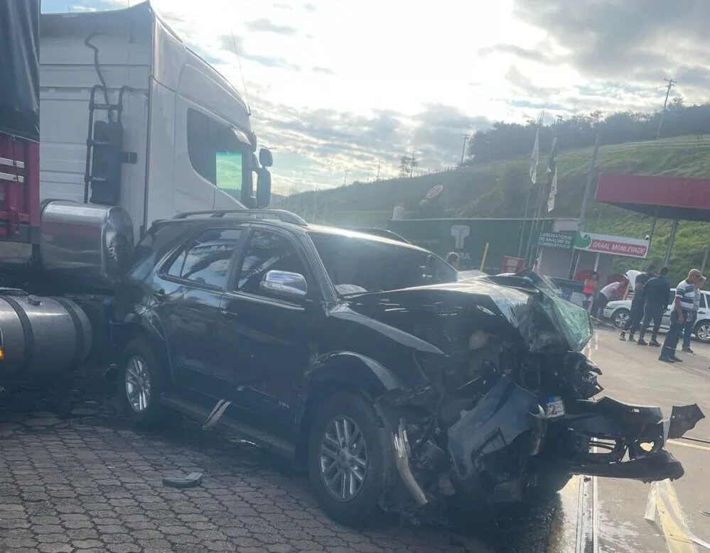 Acidente em posto de combustível deixa sete feridos na BR-381, em João Monlevade