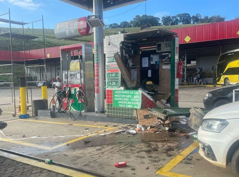 Acidente em posto de combustível deixa sete feridos na BR-381, em João Monlevade