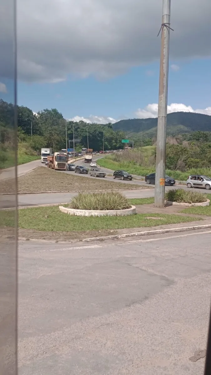 Volta do feriado prolongado registra congestionamentos nas rodovias que cortam Minas Gerais