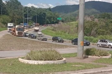 Volta do feriado prolongado registra congestionamentos nas rodovias que cortam Minas Gerais
