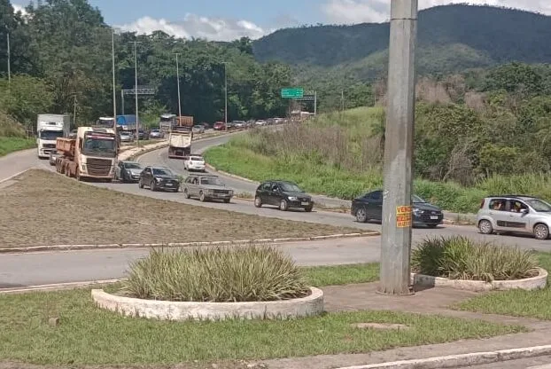 Volta do feriado prolongado registra congestionamentos nas rodovias que cortam Minas Gerais