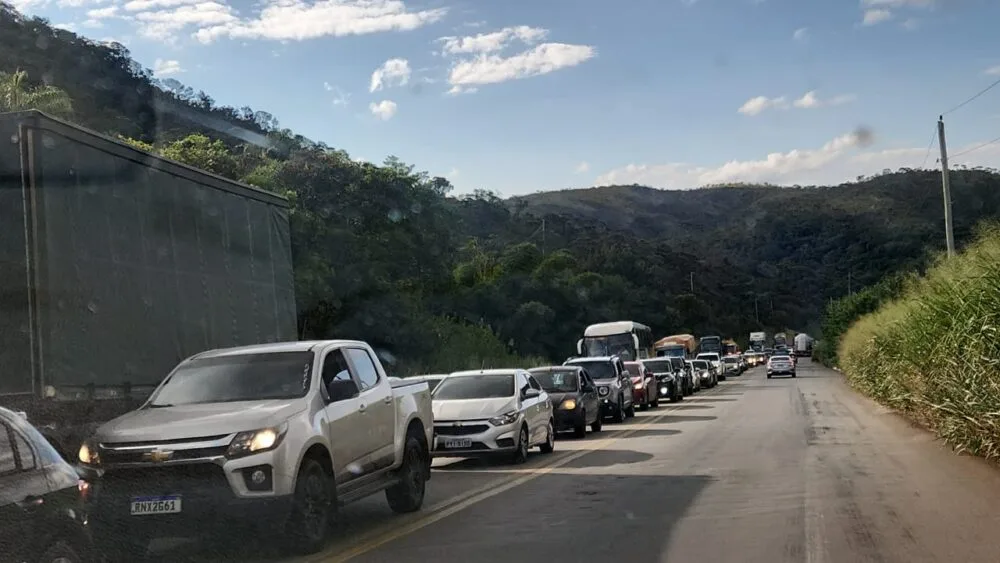 BR-381: trânsito segue complicado entre Caeté e Belo Horizonte