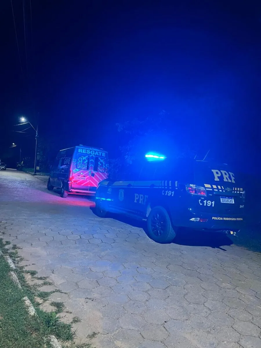 Carro cai de viaduto na BR-381 em Nova Era e deixa mulher ferida