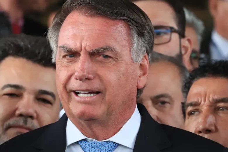 Bolsonaro passa por cirurgia de emergência em Brasília