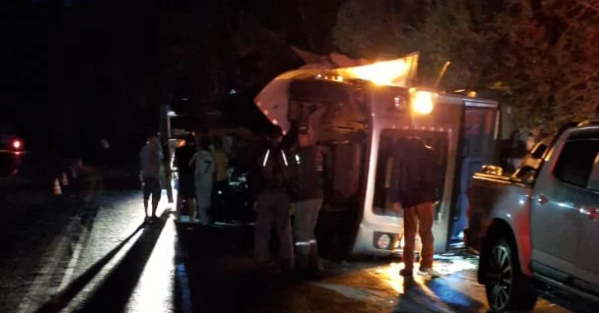 Acidente com carreta na BR-381 deixa mulher em estado grave em João Monlevade