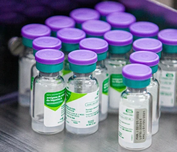 Governo de Minas envia 3 mil doses da vacina contra hepatite A para Belo Horizonte Governo de Minas envia 3 mil doses da vacina contra hepatite A para Belo Horizonte