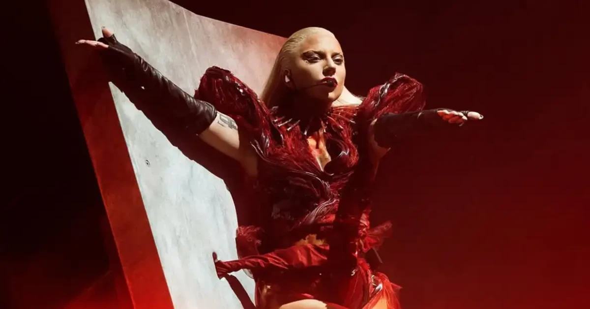 Lady Gaga em uma apresentação. A cantora faz apresentação gratuita na praia de Copacabana, em maio.